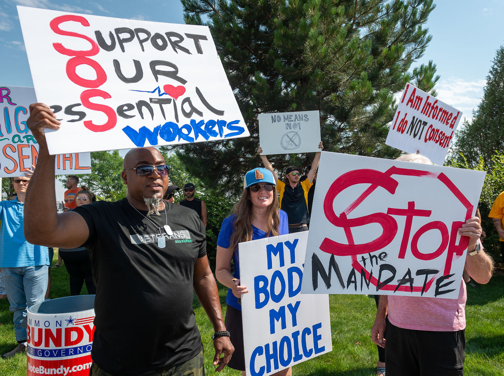 Hundreds show up to rally against vaccine mandates